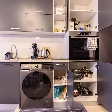 2br Near Gondola By Si Banszko